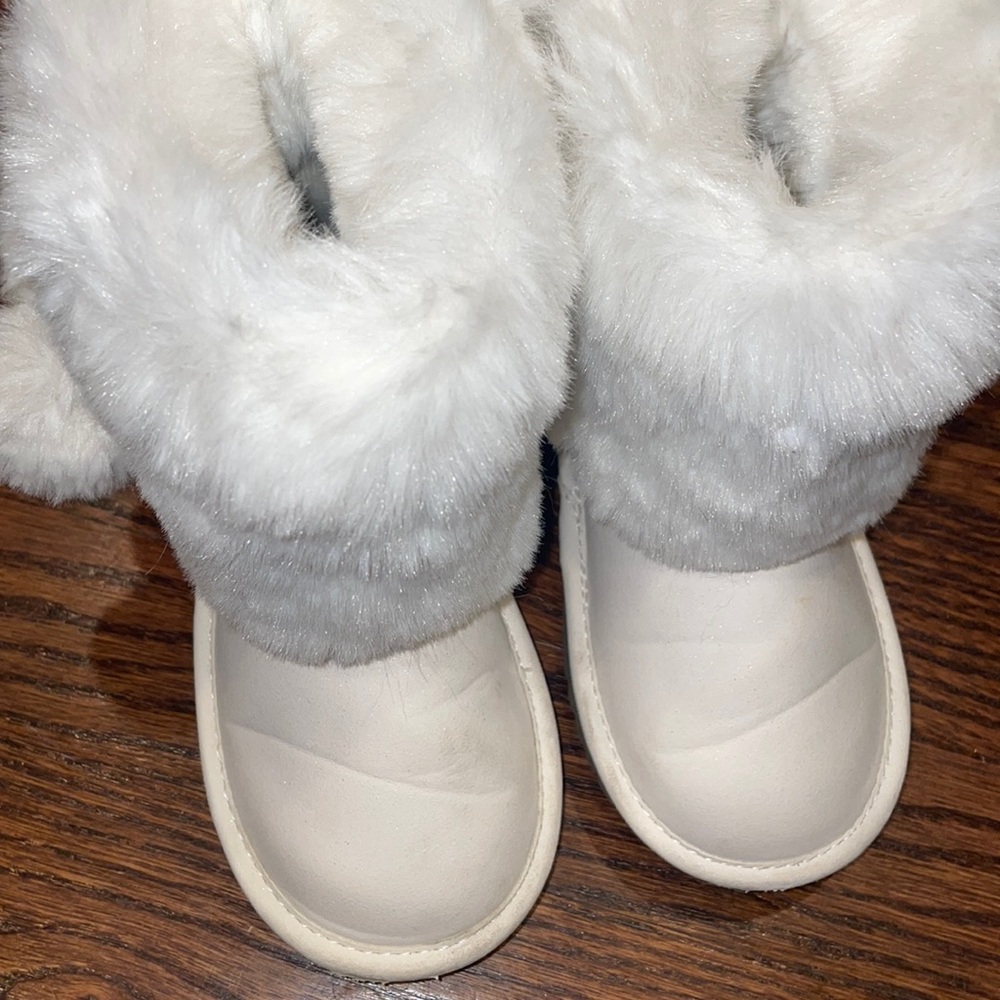 COPY - Girls WHITE Furr Boots| Size 8 The Children’s Place - Picture 1 of 5